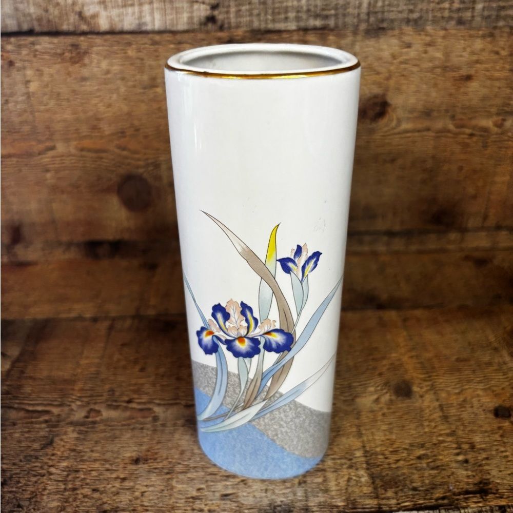Otagiri Iris Flowers 6 1/2” Beautiful Iris Accent Vase Made In Japan Gold Rim